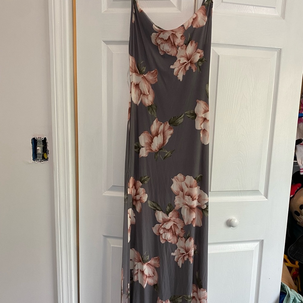 Windsors NWT Floral Maxi Dress with Side Slits. M